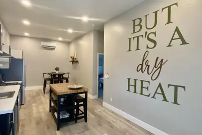 Image de Modern Guest House in Great Central Location!