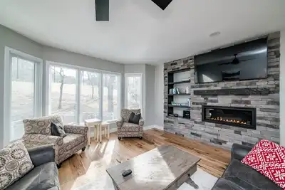 Image de Beautiful 4-season Mountain Home- New Listing
