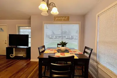 Image de Amazingly clean, unique and spacious 4 Bedroom home near Casinos