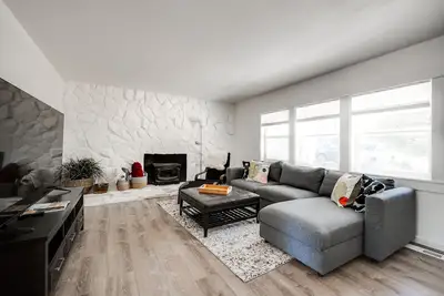 Image de Walk to Old Mill- Remodeled cozy house to get away