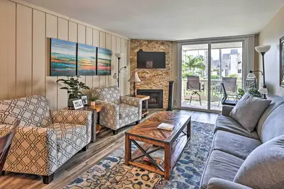 Image de 'Deja Blue' Oceanside Condo on Beach w/ Pools!