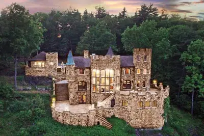Image de 'Highlands Castle'. . . two suites in the castle!