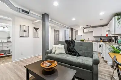 800 Sqft Basement w/ Full Kitchen + Near Downtown