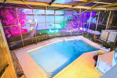 Image de 4 Rooms, Lake, Pool, Hottub, Puttputt