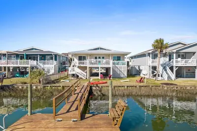 Image de Great for Family and Rest! Newly updated 4br Canal House, Short Walk to Beach!