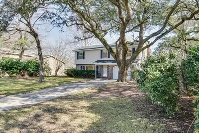 Image de Live Oak and Saltwater Breezes - 10mns to everywhere.
