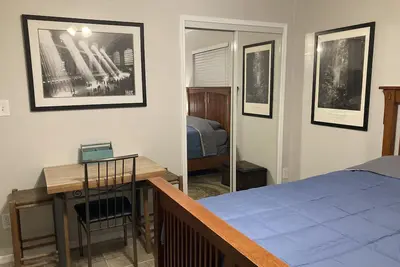 Image de Cozy, ecclectic home just minutes from airport and downtown!