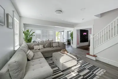 Image de Modern Lux House Located Near Casinos with Free Parking