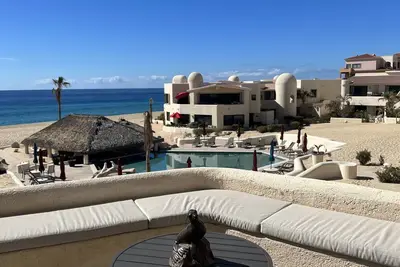 Image de Breathtaking Poolside Condo - 2nd Level Beach Views