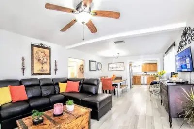 Image de # 14 @Delightful Cabin Tampa Home by Joyful Moments