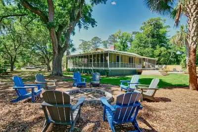 Image de Vacation time! Spacious newly remodeled retreat with all the comforts to unwind.