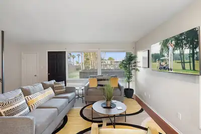 Beautiful 2 Bedroom Condo Designed for Comfort