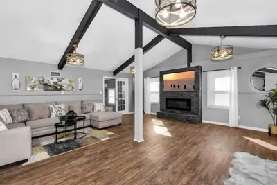 Image de Modern Farmhouse 4 Bedroom Home Away From Home