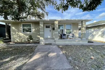 Image de Single Family house portion in St. Petersburg Fl #1