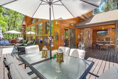 Image de Pinetop Cabin w\/ Private Patio on Eighth Green!