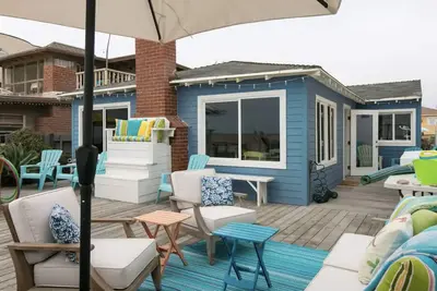 Image de Oceanfront Beach House on Sand. Welcome to the Hula Hut!