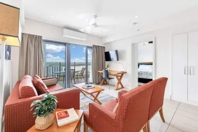 Image de Panaromic magical views, two beds luxury apartment Darwin Cbd