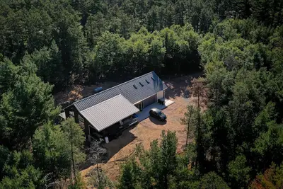 Image de Eagle's Nest Guest House Iii - Less than 2 miles from Sv - 16 beds!