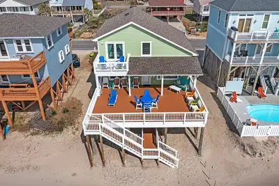 Image de Renovated Oceanfront Cottage w/ Direct Beach Access: Coast to Coast