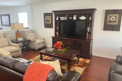 Image de Top Location! Spacious Home Near Downtown & Events