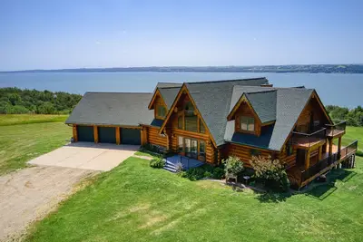 Image de Eldorado Lodge Luxurious Log Home. Stunning Lake Views. Peace, Seclusion, Nature