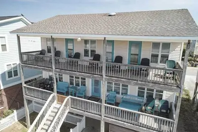 Image de Hobbs Realty - Oceanfront Home w/Backyard, Covered Porches, and Direct Beach Access