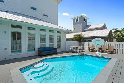 Image de Lazy Bones - Vacation Home Near the Beach with Private Pool & Golf Cart