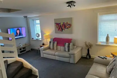 Rural Chapel Cottage, near airport, bar & hot tub