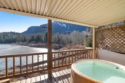 Image de The Bears Den - Quiet riverside getaway