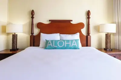 Image de Hawaii Getaway! 2 Spacious Units with Kitchenettes! Near Waikiki Beach! Pool!