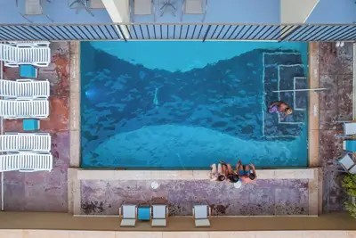 Unforgettable Beach Trip! 2 Spacious Units with Kitchenettes, City View!