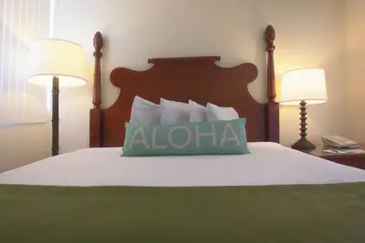 Image de 3 Units for Your Waikiki Trip! With Pool, Steps Away from Waikiki Beach