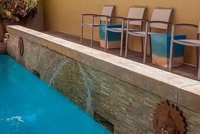 Image de Near Honolulu Zoo! Comfortable Unit w/ Kitchenette, Outdoor Swimming Pool!