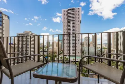 Image de Ultimate Hawaii Getaway! 2 Units, Kitchen, Pool, Walk to Waikiki Beach!