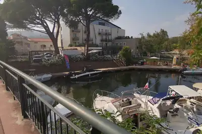 Image de Très beau duplex lumineux dans petite résidence proche de la mer