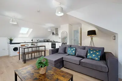 Image de Pinewood 1 Bedroom Apartment 05 By Arista Living