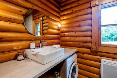 Image de Chalet atypique au coeur des bois a 8km de la mer