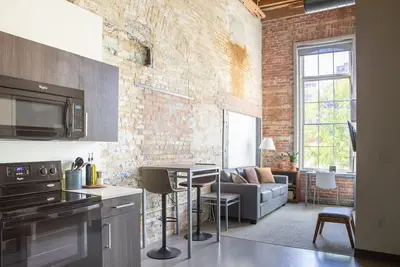 Image de Cream City 1br Apt - Just 3 Blocks to Fiserv with Gym and Parking
