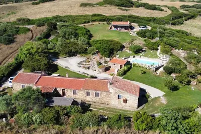 Image de Eighteenth-century villa with pool sleeps seven