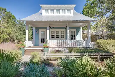 Image de Morning Star — Coastal luxury w/plunge pool, golf cart, & carriage house