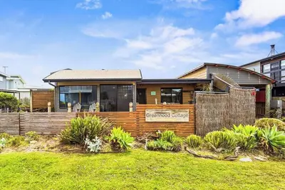Image de Coastal Cottage with Ocean Views