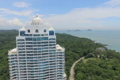 Image de 08b Stunning Rooftop Pool-360 Views of Sea & Canal