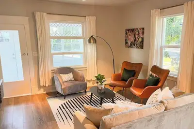 Image de 16th Ave Retreat!