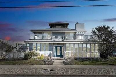 Image de One of a kind family home very close to the beach.