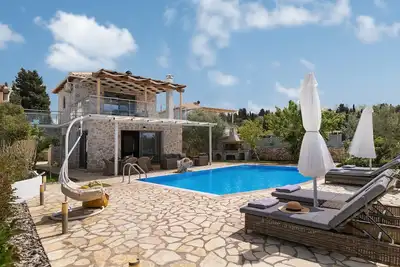 Image de Villa \"Angela\" avec vue sur la mer, piscine privée et Wi-Fi.