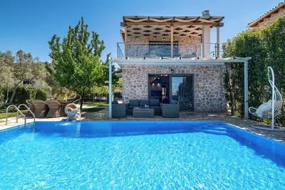 Image de Villa \"Emily\" avec vue sur la mer, piscine privée et Wi-Fi.