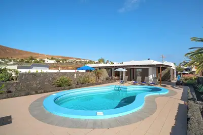Image de Maison de vacances \"Villa Fernando\" avec vue sur mer, piscine privée et Wi-Fi.