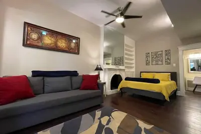 The Stevens Studio - Historic Downtown Lancaster, Contemporary Studio - Historic Downtown Lancaster