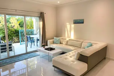 Image de Luxury Large Leeward Condo - walk to the beach