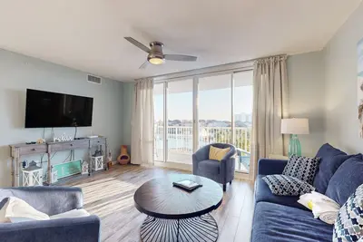 Image de Elegant beach resort condo with water views, pools & beach access
